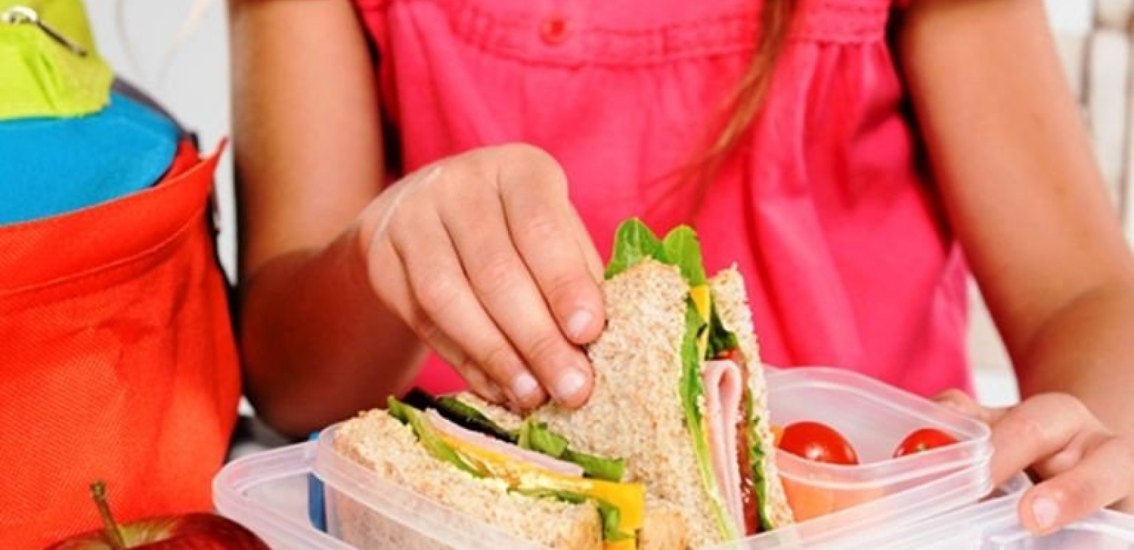 Σχολικά γεύματα: Πάνω από 231.000 μερίδες διανέμονται σε 1.918 σχολεία της χώρας