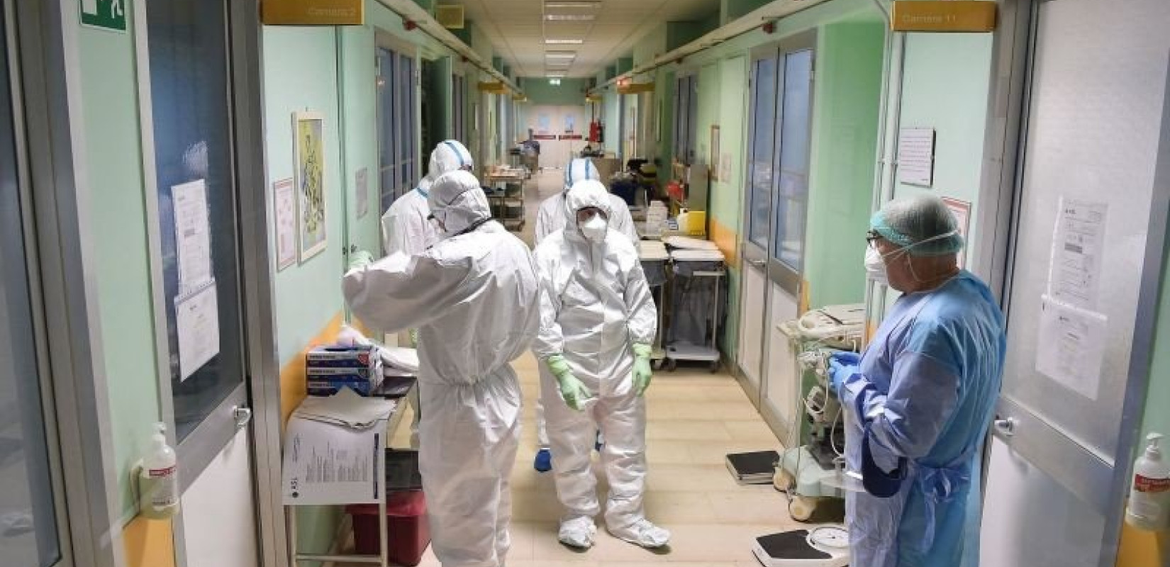 ΚΙΝΑΛ: Αναβλήθηκαν οι προγραμματισμένοι εμβολιασμοί των υγειονομικών σε κρίσιμα νοσοκομεία