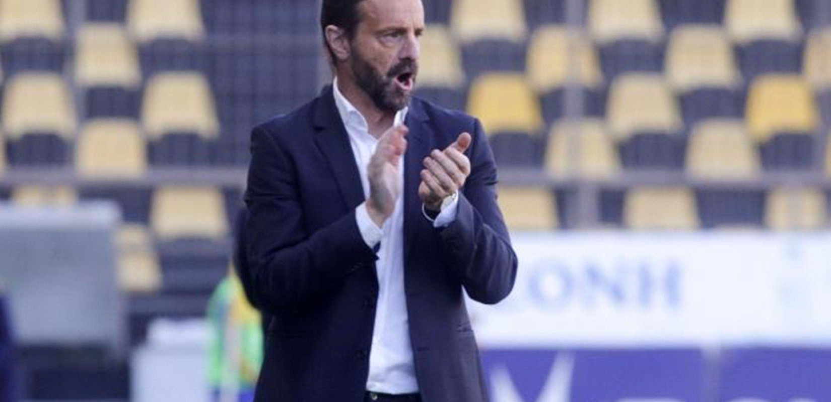 Μάντζιος: "Ωραίο να είσαι αήττητος, αλλά έχουμε πολύ δρόμο μπροστά μας" (βίντεο)