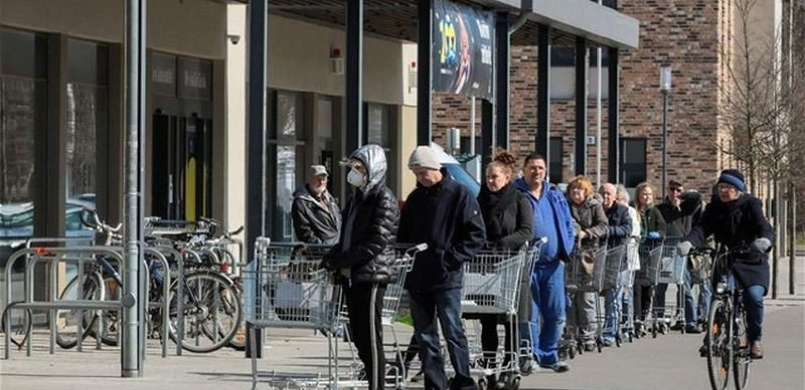 Γερμανία: Ακόμη 689 νεκροί και σχεδόν 10.500 κρούσματα 