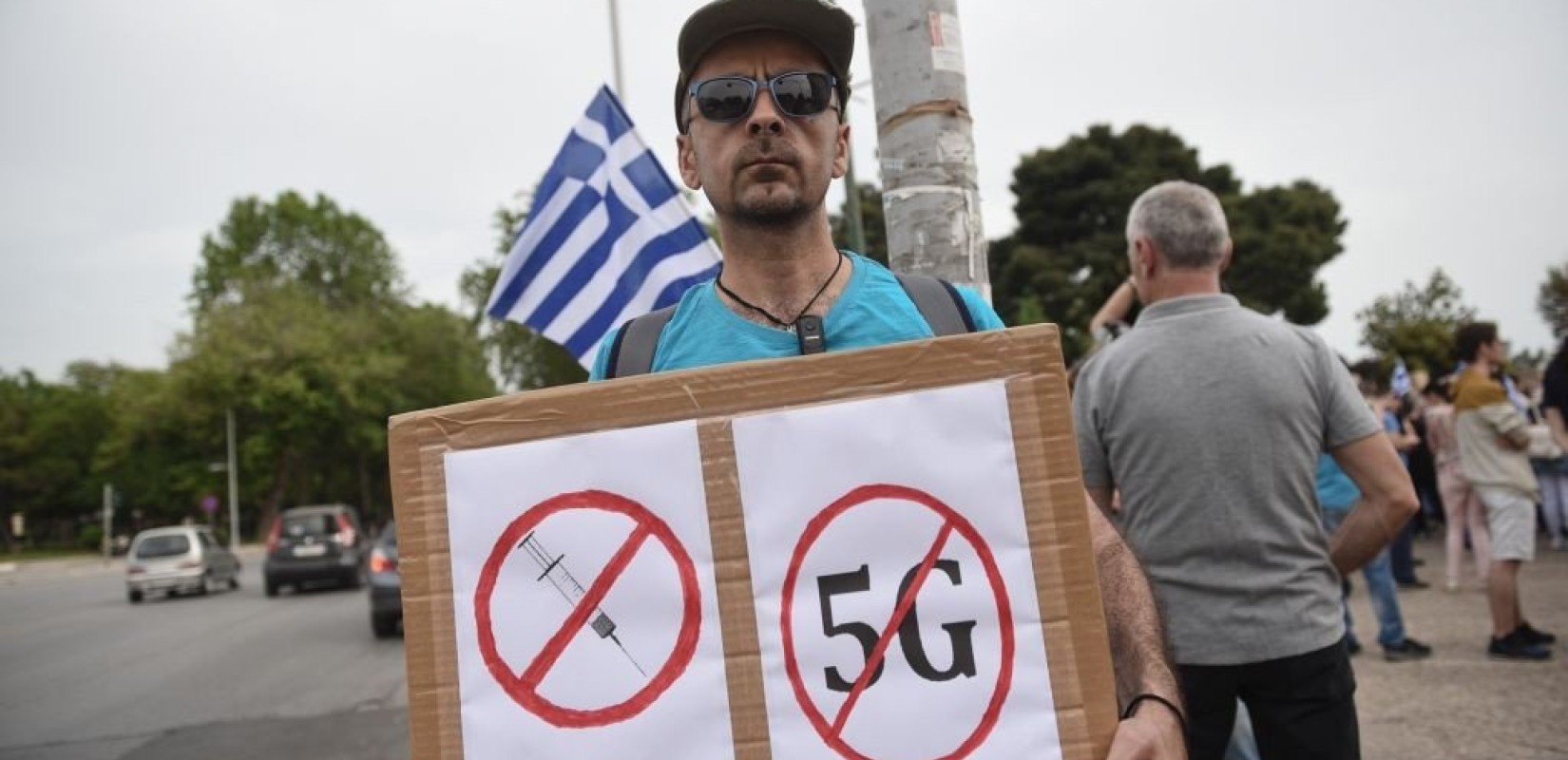 Εμβολιασμός και fake news: Αλτσχάιμερ, στειρότητα, DNA και το εμβόλιο που... σε κάνει μαγνήτη!