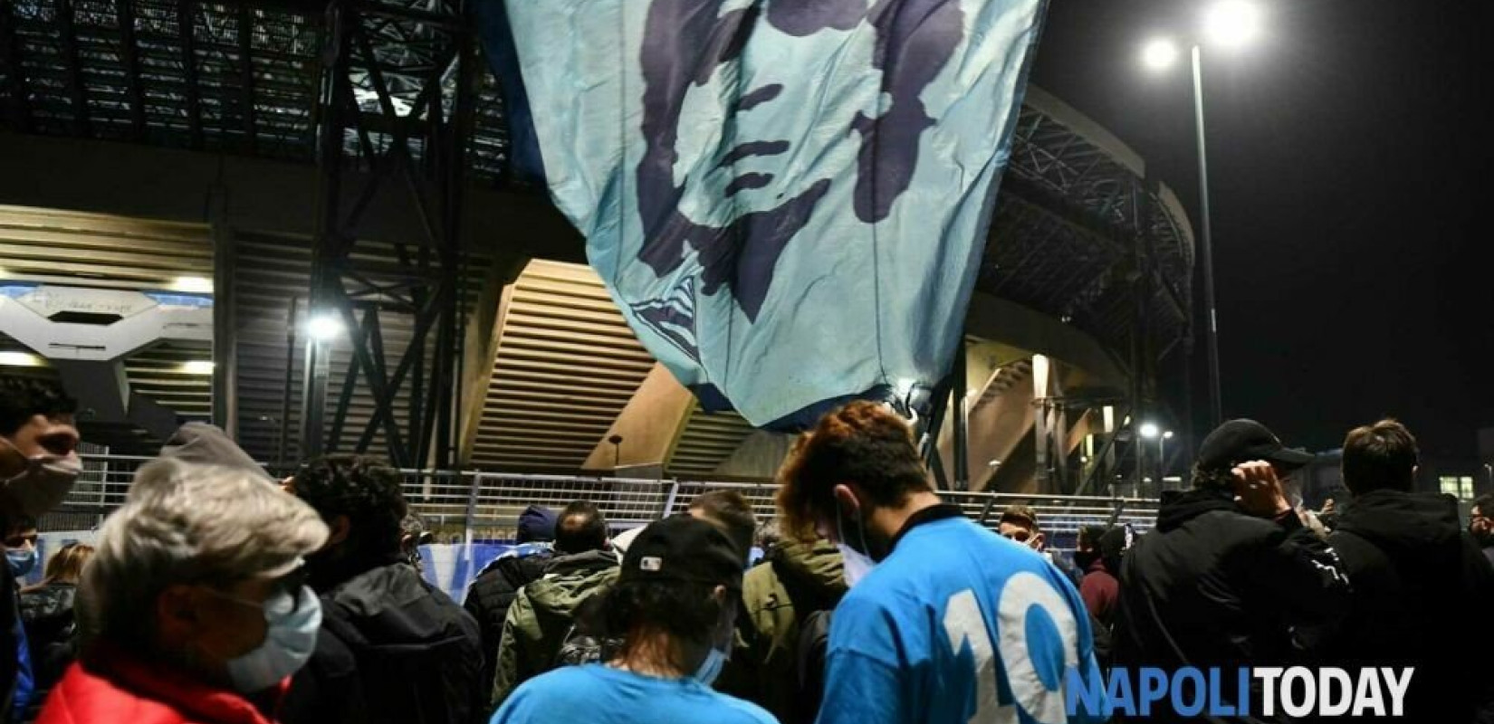 "Αγρυπνία" στο Σαν Πάολο για τον Ντιέγκο Μαραντόνα