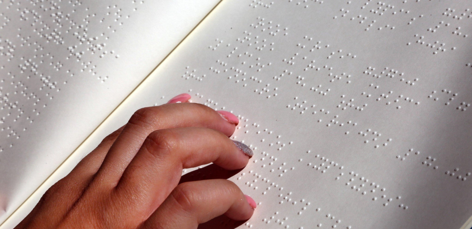 Παγκόσμια Ημέρα Braille: Τα καταστήματα οφείλουν να εξασφαλίζουν την πληροφόρηση ατόμων με αναπηρία επί του τιμοκαταλόγου