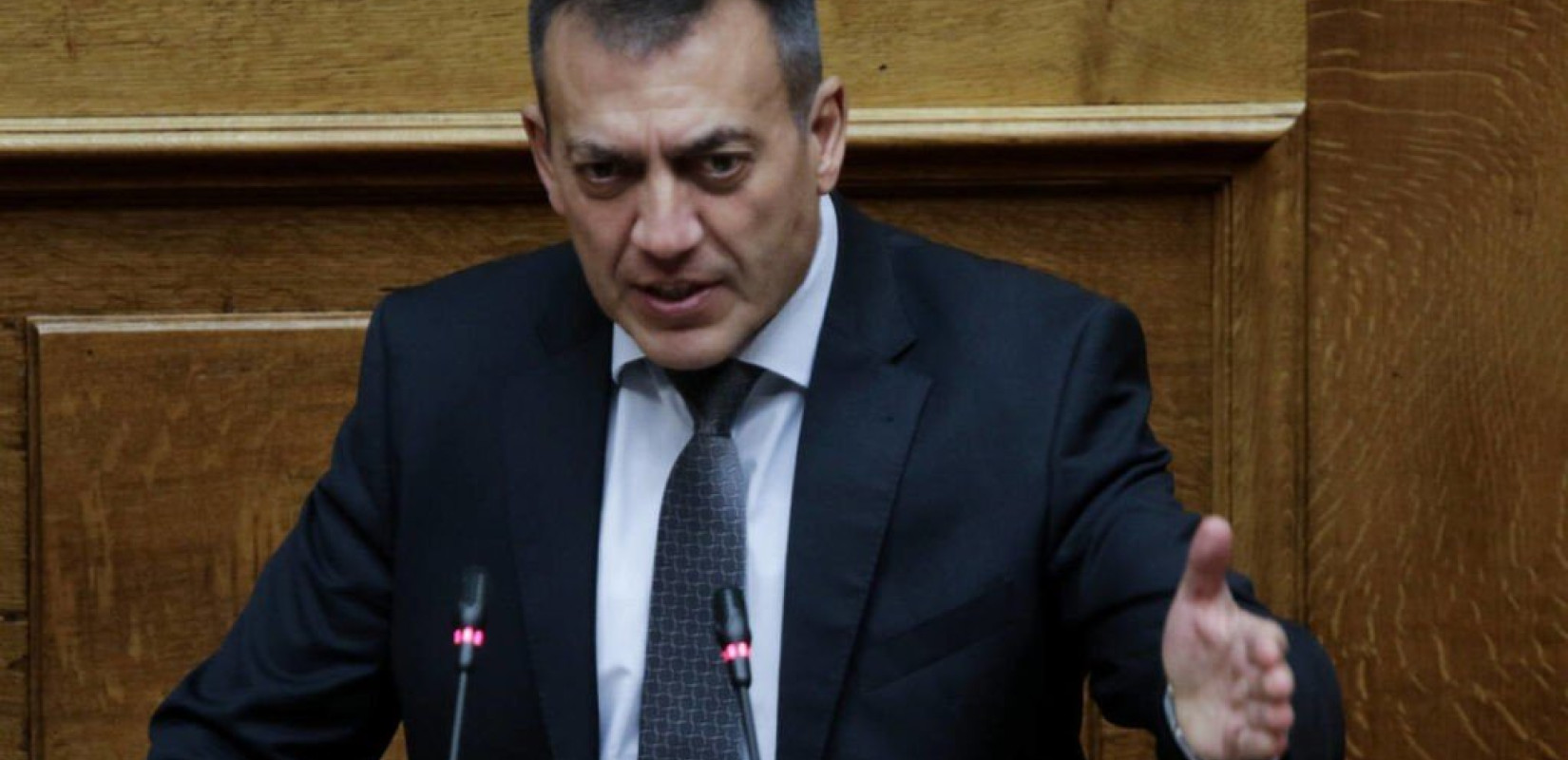 Βρούτσης: Τι θα γίνει με το δώρο Χριστουγέννων και το επίδομα 800 ευρώ