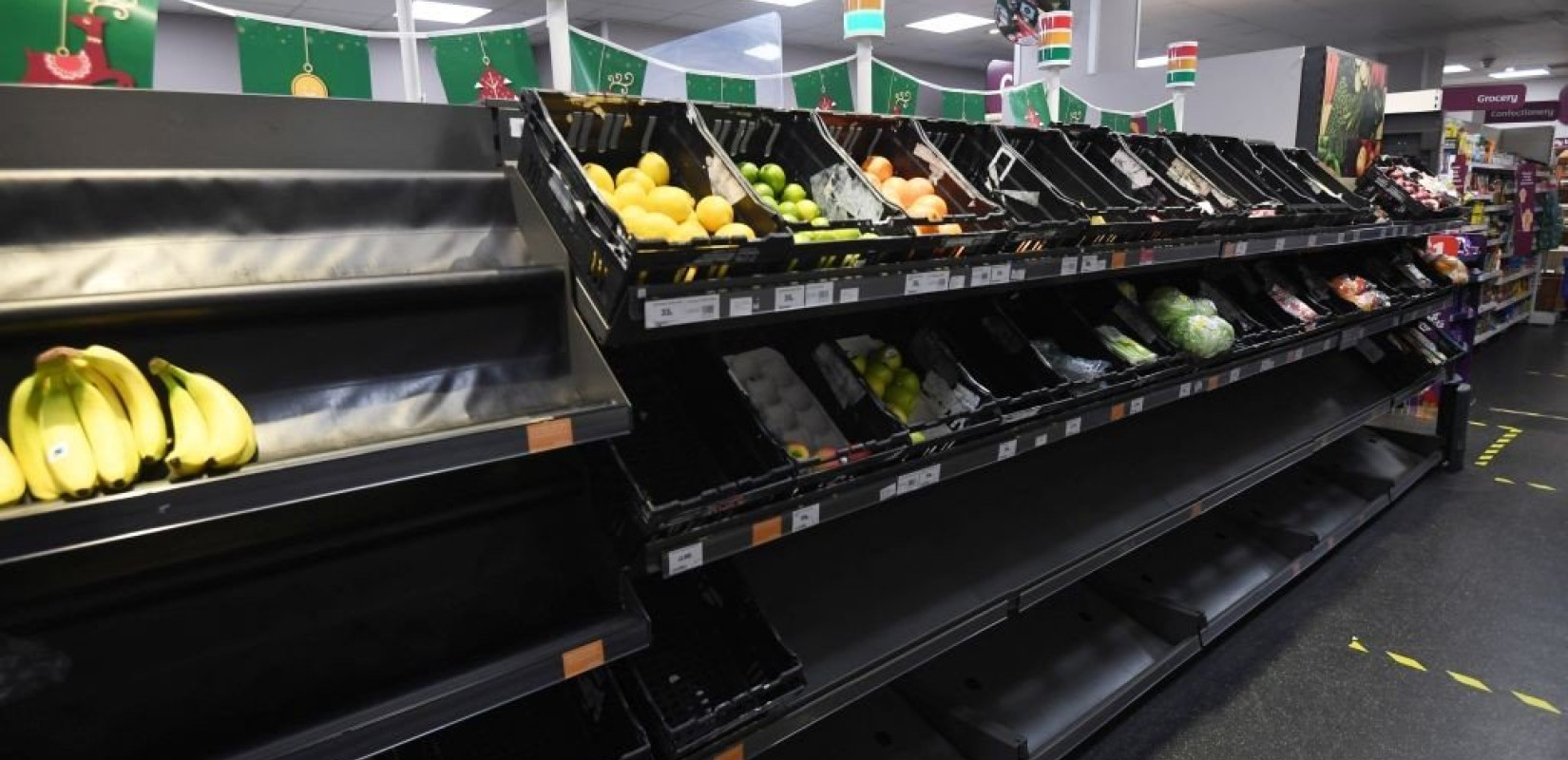 Τεράστιες ουρές στα σούπερ μάρκετ στη Βρετανία