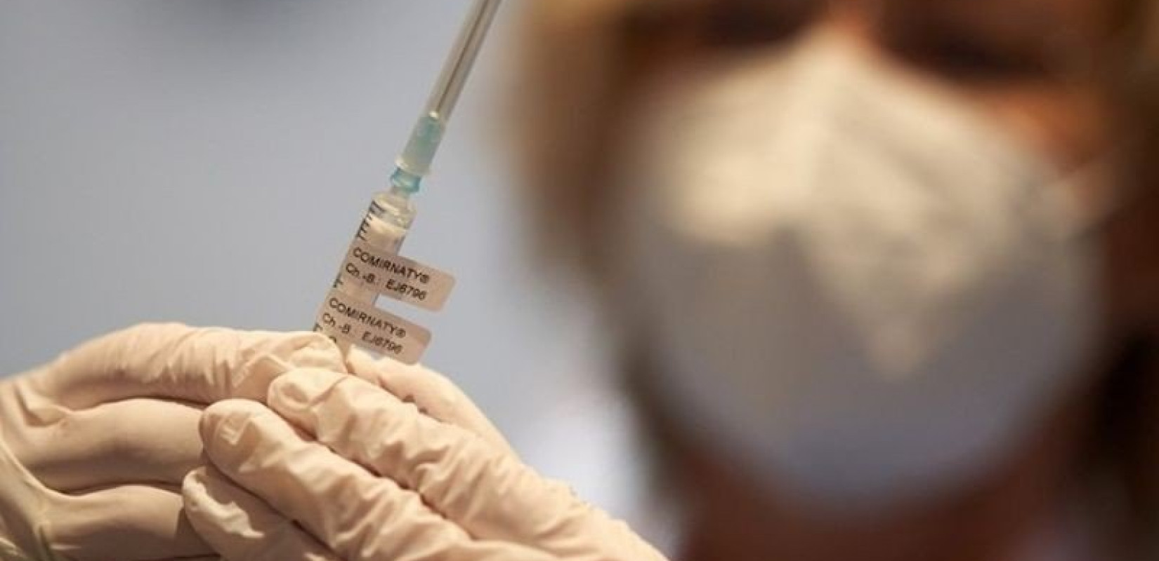 Η Γαλλία δεν βλέπει λόγο να αναστείλει τη χρήση του εμβολίου της AstraZeneca