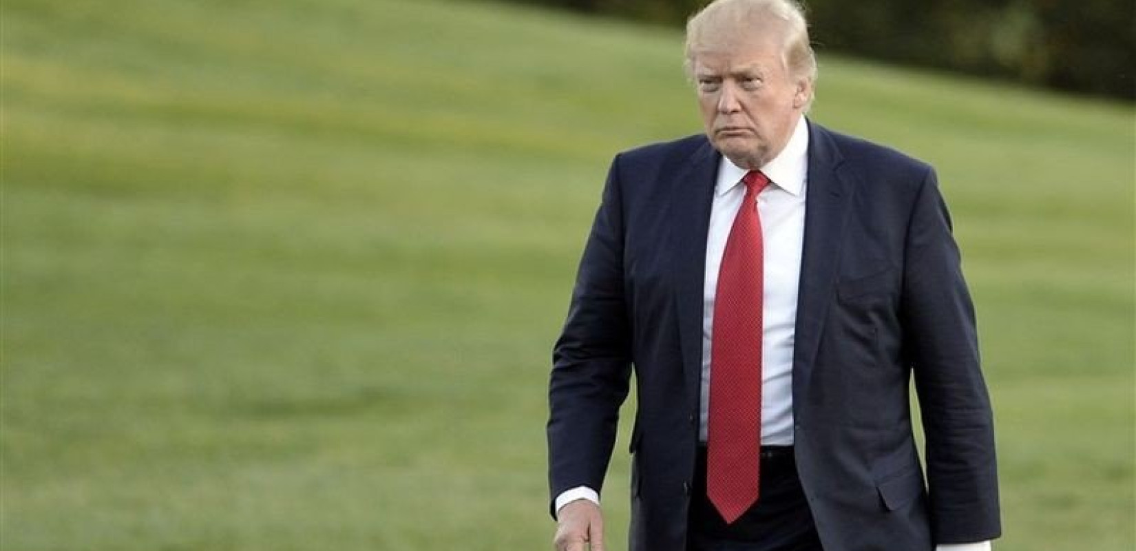 Το FBI κατέσχεσε πάνω από 300 διαβαθμισμένα έγγραφα από την έπαυλη του Τραμπ 