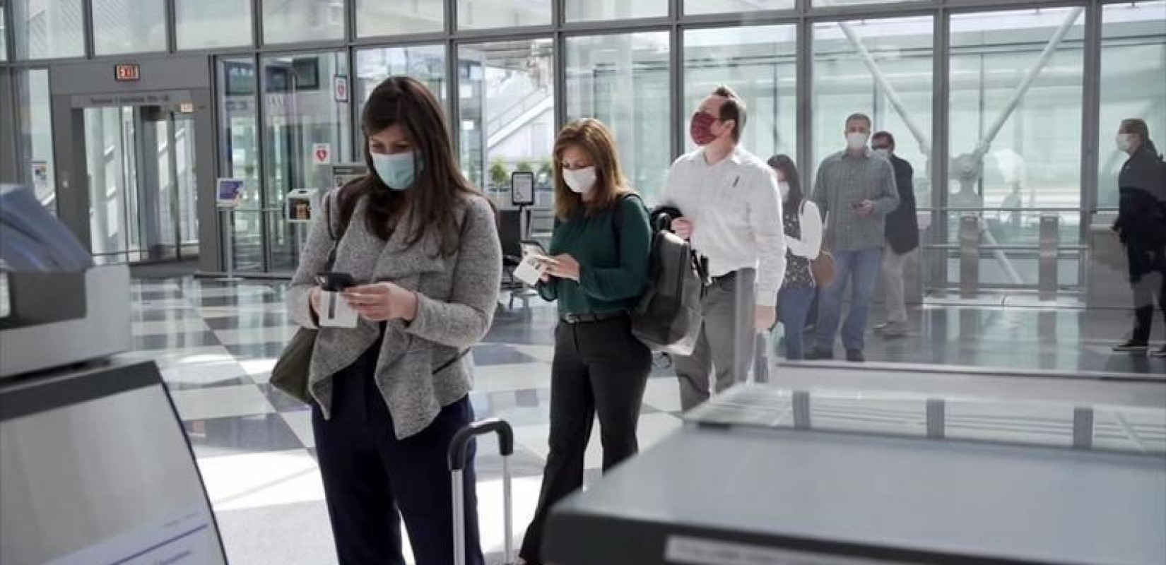 Βρετανία: Απογειώθηκαν οι κρατήσεις για Ελλάδα μετά την άρση της καραντίνας