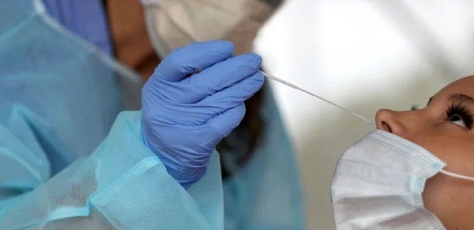 Η μετάδοση του κορονοϊού στους εργασιακούς χώρους της Θεσσαλονίκης έφερε τα υποχρεωτικά tests στους εργαζόμενους 