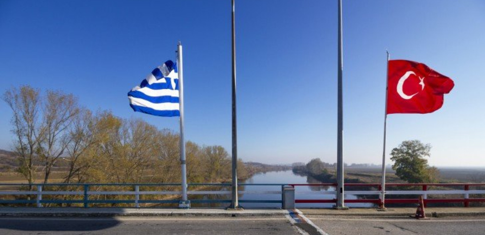 Τουρκία: Χτίζει φράχτη 8,5 χιλιομέτρων στα σύνορα με την Ελλάδα – Η ανακοίνωση του κυβερνήτη Αδριανούπολης