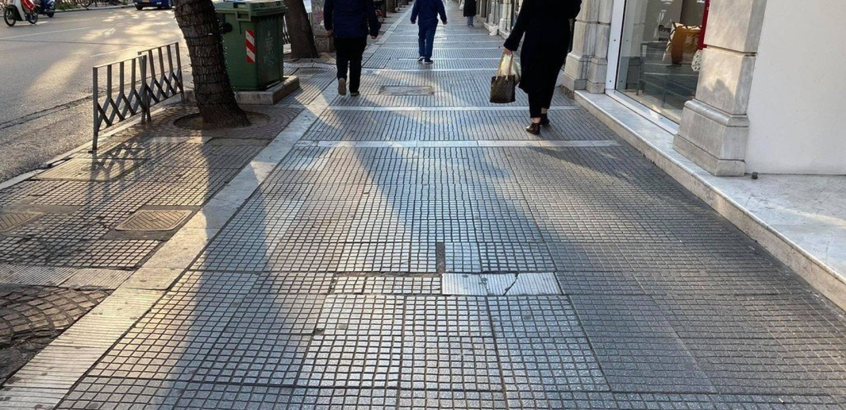 Θεσσαλονίκη: Το πνεύμα των Χριστουγέννων δεν «φώτισε» τα ταμεία - Χαμηλές πτήσεις στην αγορά, το βλέμμα στις χειμερινές εκπτώσεις