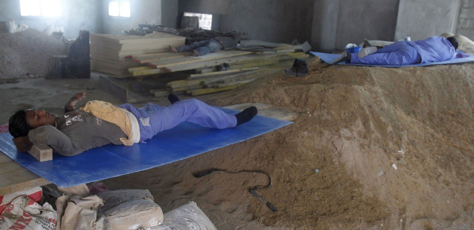 Αποκάλυψη-σοκ από τον Guardian: Περισσότεροι από 6.500 μετανάστες νεκροί στα έργα για το Μουντιάλ του Κατάρ