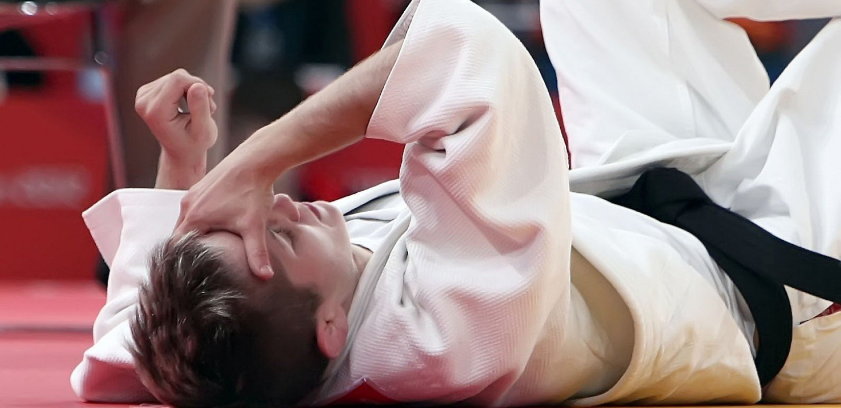 Μπουκουβάλα: "Απειλούσαν εμένα και την καρκινοπαθή μητέρα μου" (βίντεο)