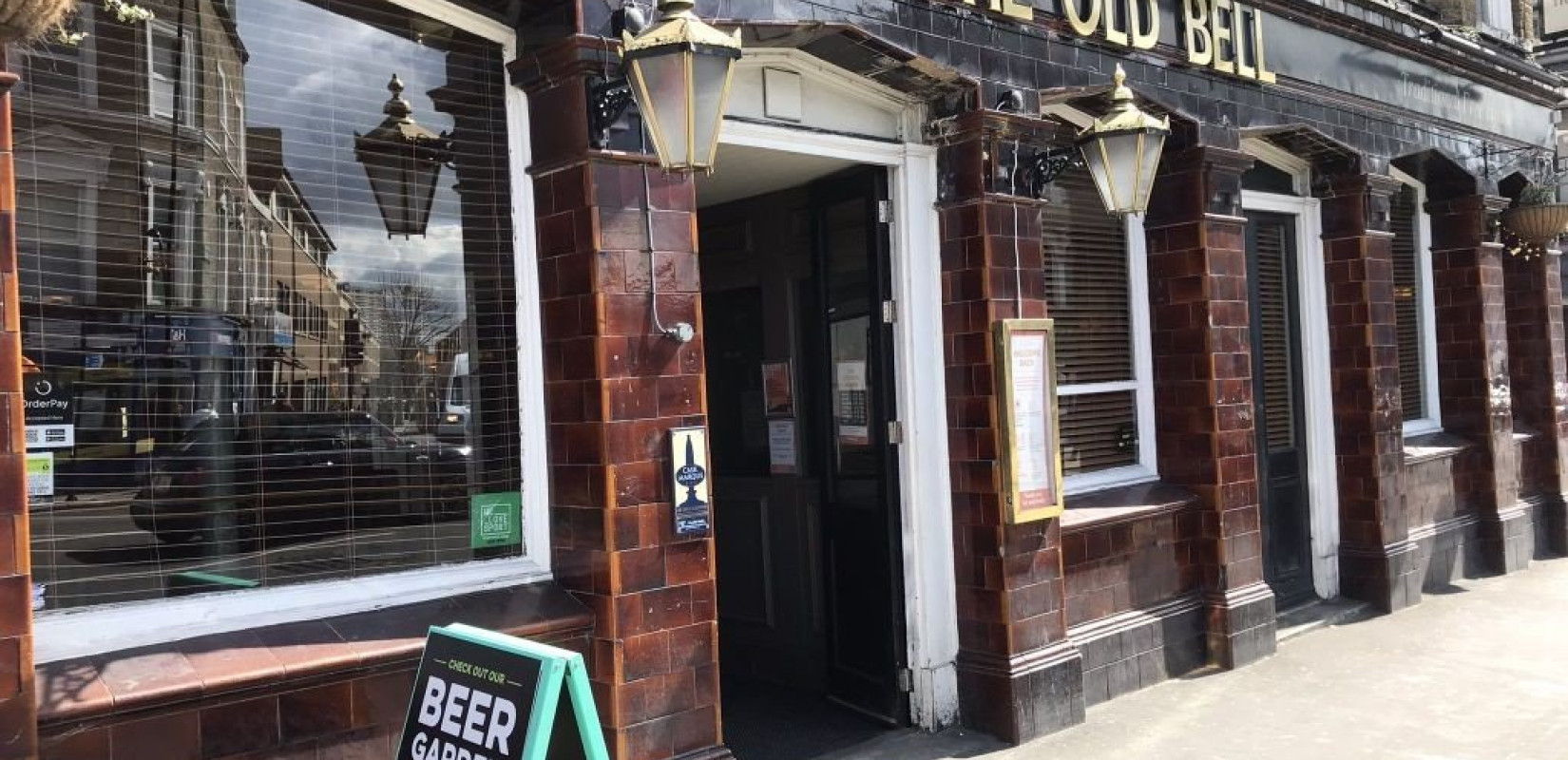 Οι Άγγλοι «έπεσαν με τα μούτρα» στο αλκοόλ μετά το άνοιγμα των pub (βίντεο)