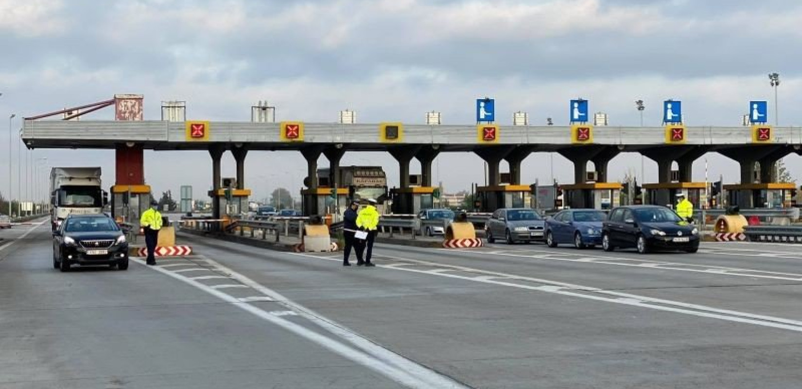 Θεσσαλονίκη: Ουρές χιλιομέτρων στα διόδια των Μαλγάρων