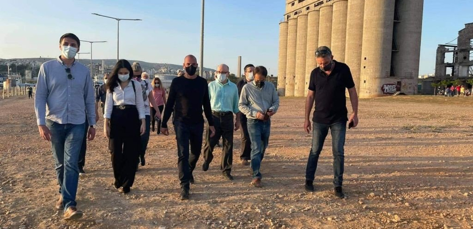 Γ. Βαρουφάκης: Αν δεν πάρουμε ως λαός τα πράγματα στα χέρια μας, αυτό το «τσουνάμι» θα χτυπήσει ενώ συνερχόμαστε