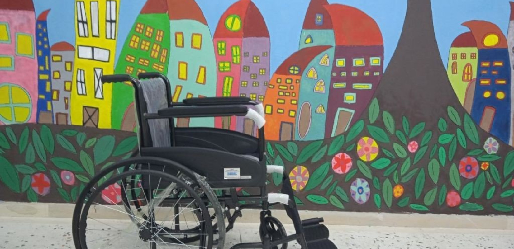 Τρείς τόνοι πλαστικά καπάκια «μεταμορφώθηκαν» σε αμαξίδιο - Δωρεά από τους αστυνομικούς Θεσσαλονίκης στο "Παπαγεωργίου"