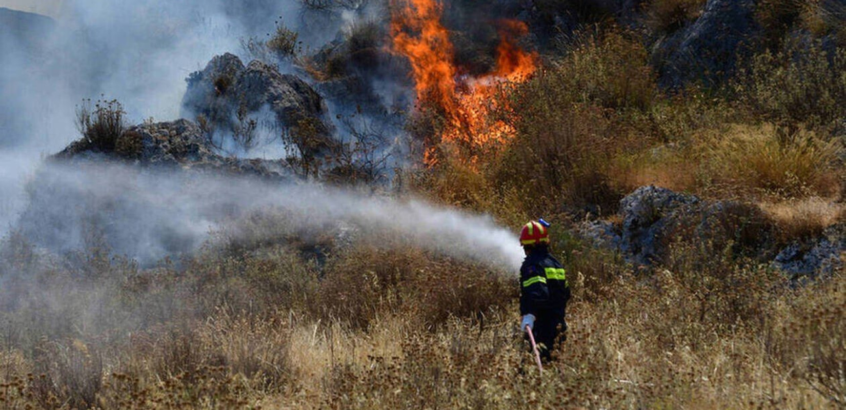 Κύπρος: Εξαπλώνεται η φωτιά σε επαρχία της Λεμεσού - Εκκενώνονται τουλάχιστον άλλα επτά χωριά