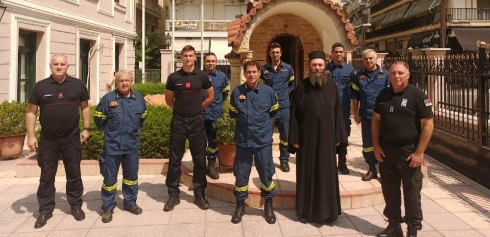 Σε Θεσσαλονίκη και Άγιον Όρος ο Σέρβος πυροσβέστης που με το περιβραχιόνιο του Ρονάλντο, έδωσε ελπίδα σε ένα βρέφος