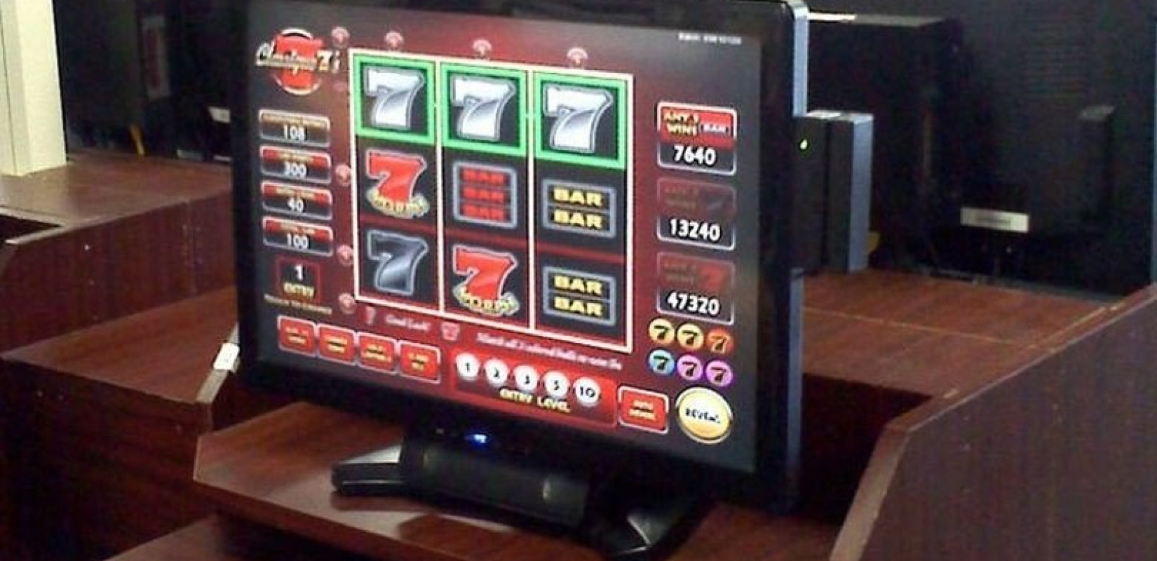 Θεσσαλονίκη: Τα «φρουτάκια» βγήκαν ξινά για υπεύθυνο και πελάτες καταστήματος