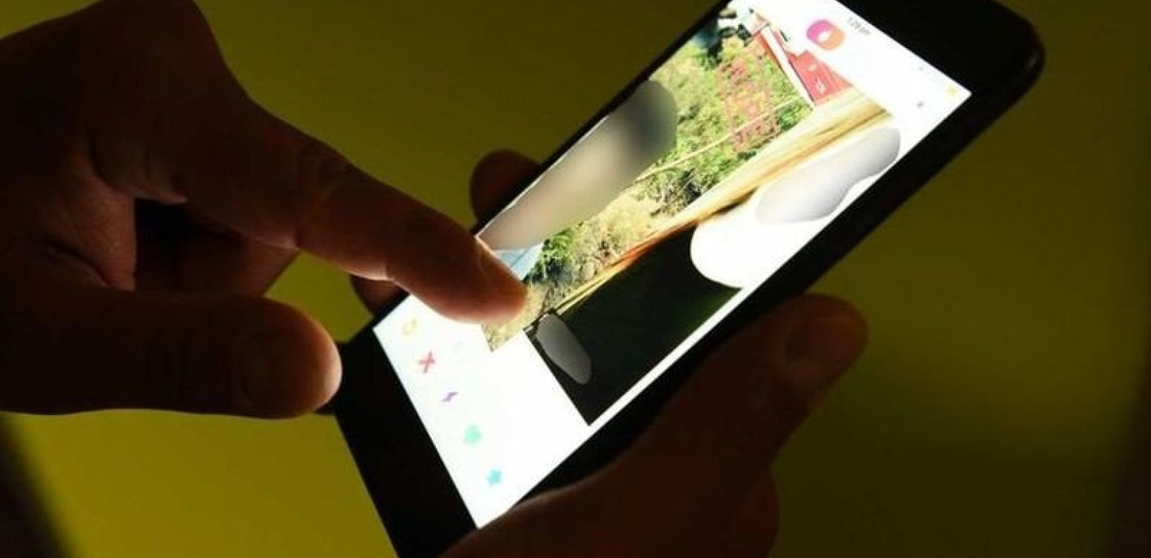 Ναύπακτος: 13χρονοι μαθητές «έγδυναν» κοπέλες με εφαρμογές και διακινούσαν γυμνές φωτογραφίες τους