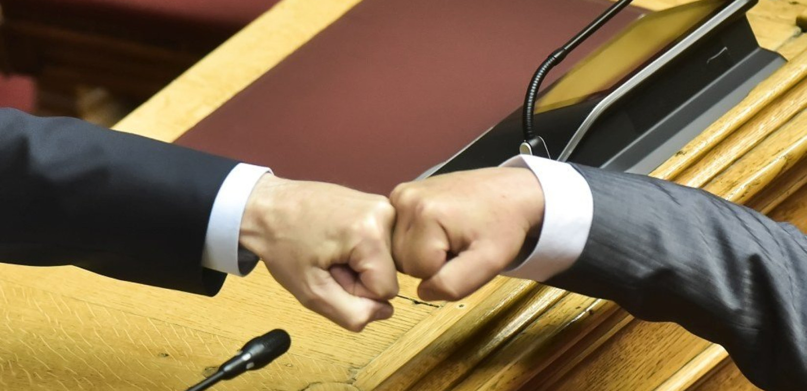 Γροθιές, αγκωνιές και το νέο σαβουάρ βιβρ της καραντίνας