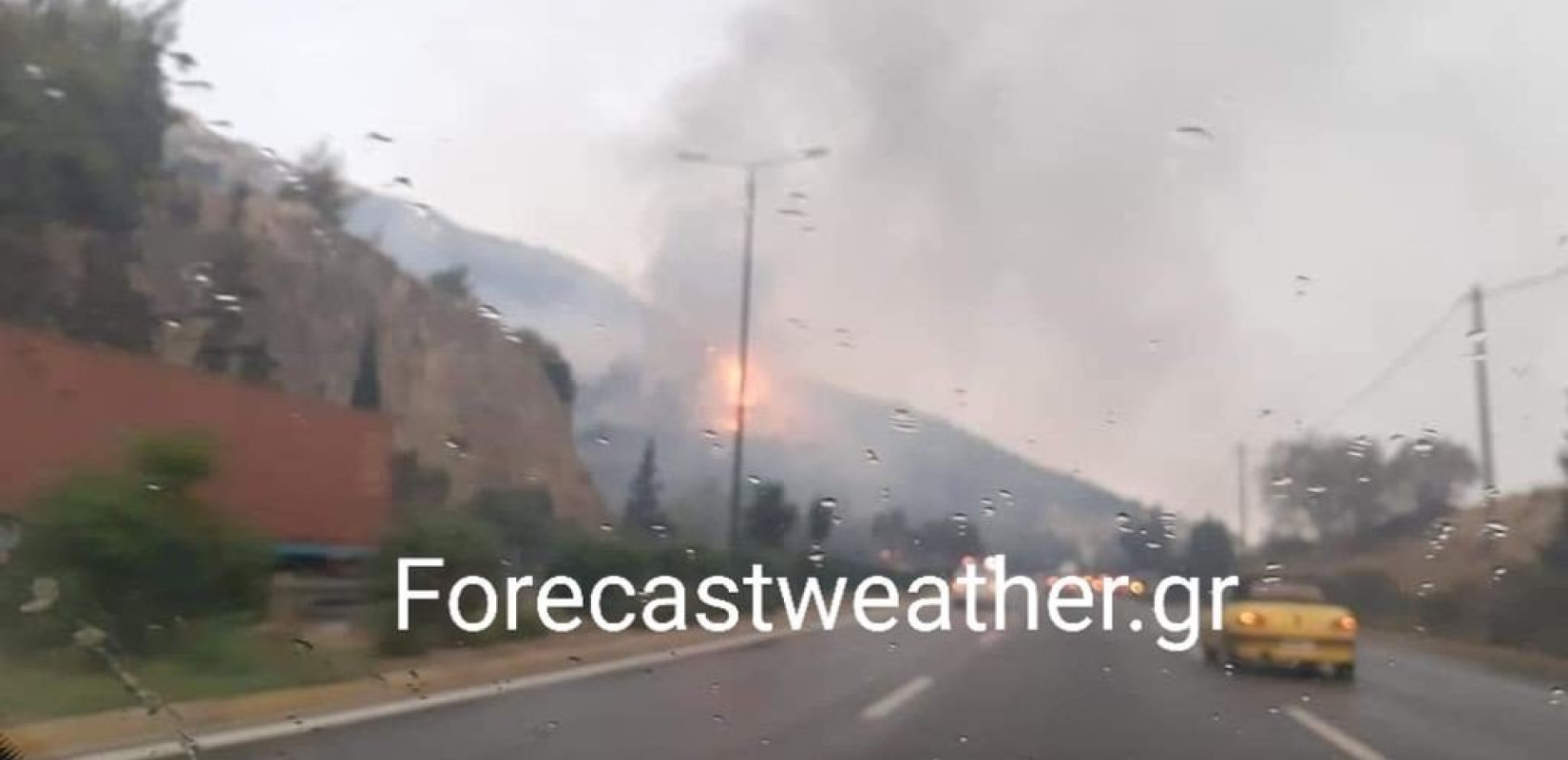 Φωτιά σε Σκαραμαγκά και Αγ. Θεόδωρους από κεραυνούς (φωτ.)