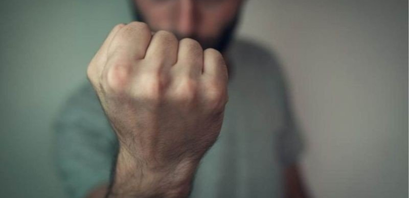 Βόλος: Φόβος και τρόμος για τους γονείς του ένας 27χρονος - «Τους δέρνω γιατί έχω νεύρα»