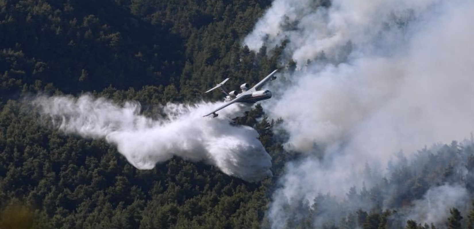 Μάχη με τις φλόγες στην Αττική: Τεράστιο το μέτωπο στα Βίλια - Μικρές αναζωπυρώσεις σε Κερατέα (Βίντεο)