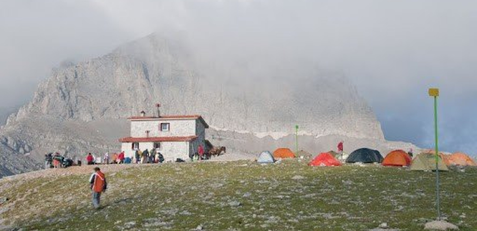 «Βουλιάζουν» από κόσμο τα καταφύγια του Ολύμπου