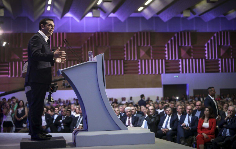 Η συμβολική ταξιθεσία στην ομιλία Τσίπρα