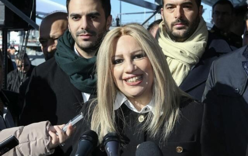 Μία κυρία στα μπουζούκια