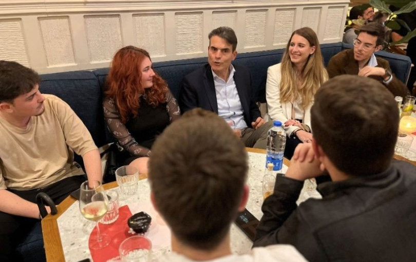Κοντά στη νεολαία ο Δημήτρης Κούβελας
