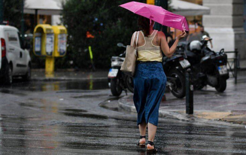 Καιρός: «Διπλό πρόσωπο» με 37άρια και καταιγίδες - Πού αναμένονται βροχές από το μεσημέρι