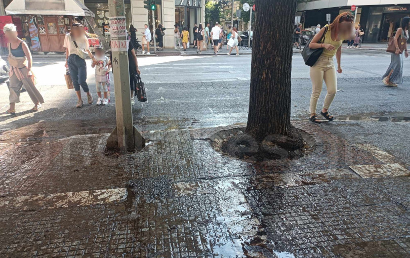 To κέντρο της Θεσσαλονίκης βούλιαξε στα λασπόνερα - Εικόνες ντροπής στην Τσιμισκή