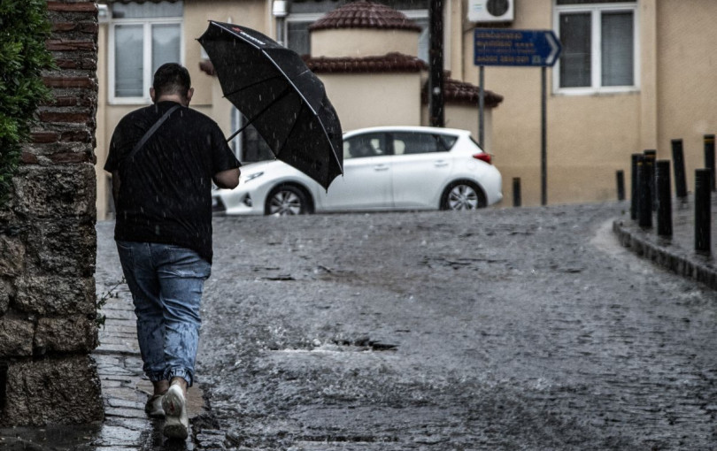 Καιρός: Έντονα φαινόμενα σε Ήπειρο και Μακεδονία - Πάνω από 11.700 κεραυνοί «σάρωσαν» τη χώρα (χάρτης)