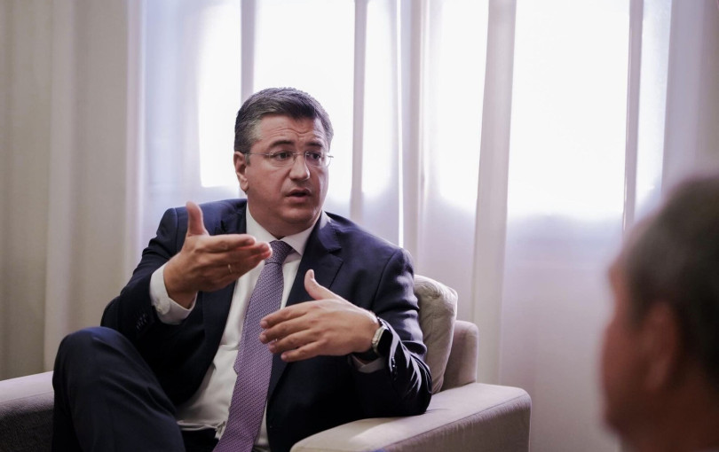 Θεσσαλονίκη: Το Μαξίμου για τον διάδοχο του Τζιτζικώστα, η δημοσκοπική ψυχρολουσία, το ροτέισον του ΣΥΡΙΖΑ και ο γάιδαρος της Περιφέρειας. Γράφει ο Σαλονικιός