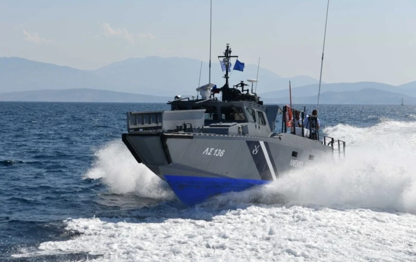 Σάμος: Καταδίωξη ταχυπλόου από το Λιμενικό - Περισυνελέγησαν 14 άτομα
