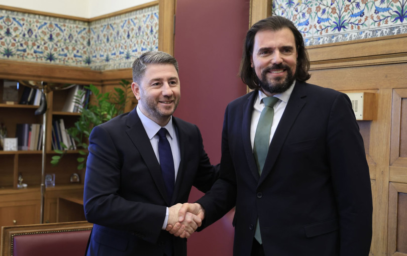 Ψάχνει γραφείο στο κέντρο