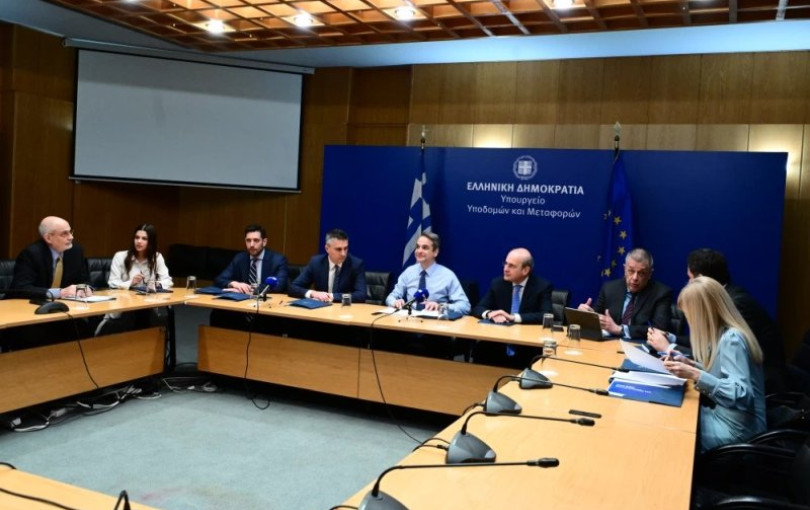 Τα εγκαίνια και ο καμικάζι
