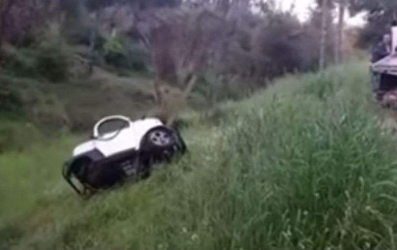 Πέταξαν αυτοκίνητο στο Σέιχ Σου (βίντεο)