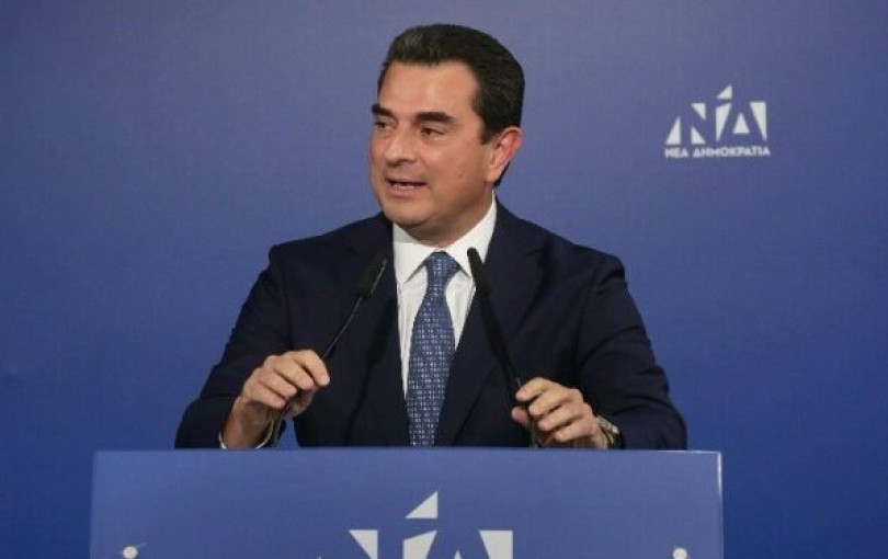Τι γυρεύει ο Κώστας Σκρέκας σήμερα στο δημαρχείο;
