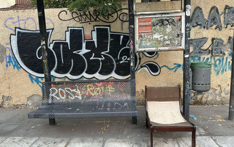 Στάση λεωφορείου αλά Σαλονίκη (φωτ.)