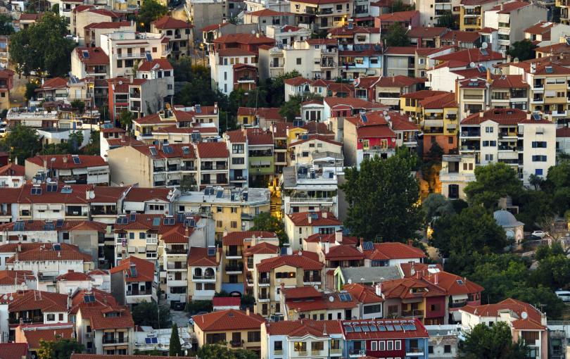 Δημογραφικό: «Συρρικνώνει» τα τετραγωνικά των ακινήτων