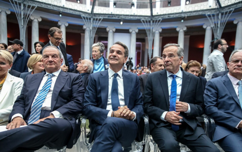 Σε δύο βιβλιοπαρουσιάσεις ο πρωθυπουργός