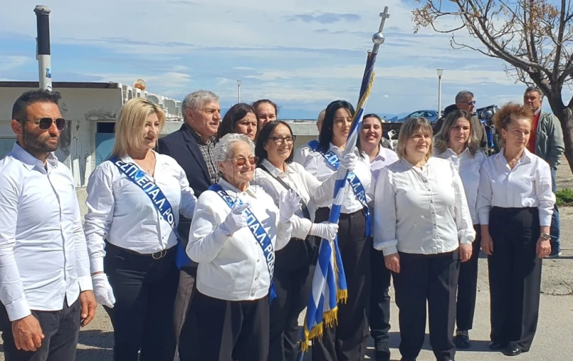 Ρόδος: 82χρονη μαθήτρια ΕΠΑΛ παρέλασε για την 25η Μαρτίου και καταχειροκροτήθηκε