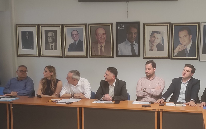 O άτυπος «γαλάζιος» γραμματέας