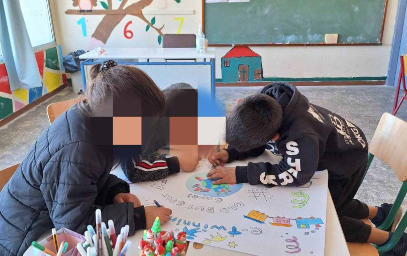 Γιορτάζοντας την Παγκόσμια Ημέρα Ρομά: Ένα σχολείο στο Αγρίνιο δίνει φωνή και ευκαιρίες στους μαθητές Ρομά