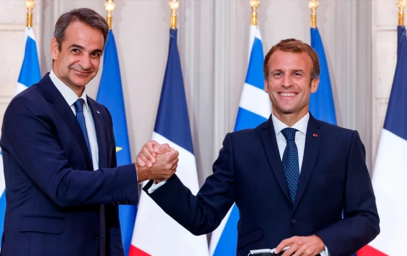 Το δίλημμα των βουλευτών, η επίσκεψη Μακρόν στην Αθήνα και η επανεμφάνιση του Φούχτελ. Γράφει ο Μποξέρ*