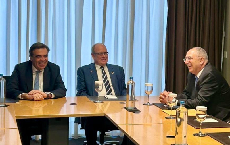 Οι Δελφοί, ο Πρίγκιπας Αλβέρτος και τα ψάρια